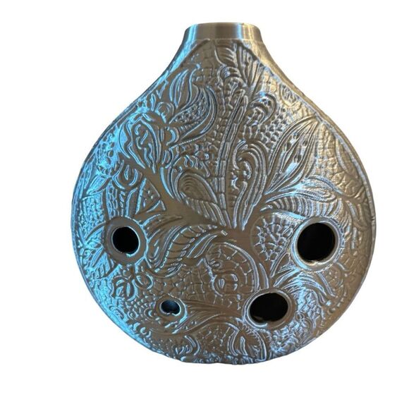 Unique Metallic Silver Filigree Ocarina Set – The Perfect Gift for Music Lovers! - Picture 2 of 5